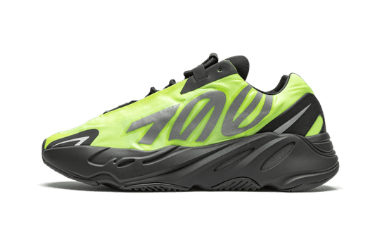 Overkicks - Yeezy Boost 700 MNVN Phosphor (FY3727) - vista lateral