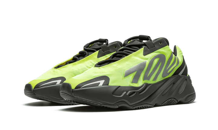 Overkicks - Yeezy Boost 700 MNVN Phosphor (FY3727) - vista trasera