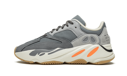 Overkicks - Yeezy Boost 700 Magnet (FV9922) - vista lateral