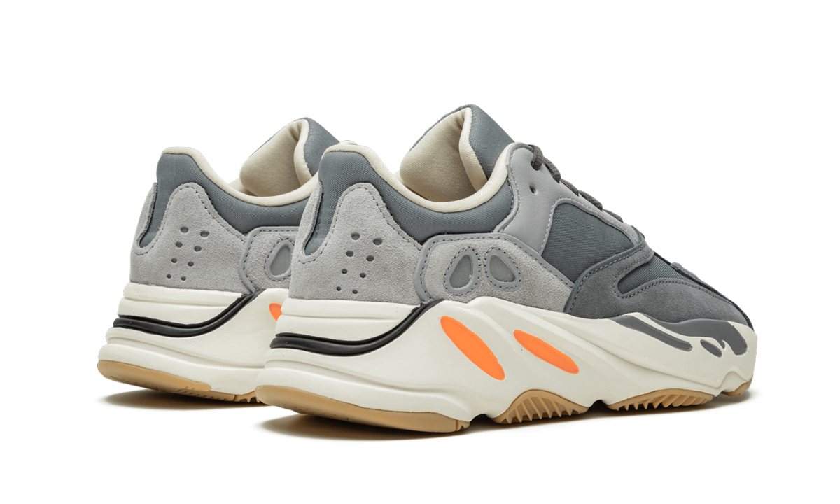 Overkicks - Yeezy Boost 700 Magnet (FV9922) - par completo