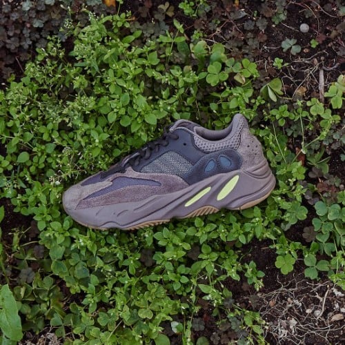 Overkicks - Yeezy Boost 700 Mauve (EE9614) - detalle talon