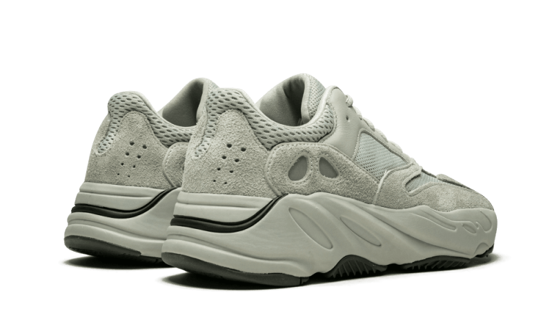 Overkicks - Yeezy Boost 700 Salt (EG7487) - par completo