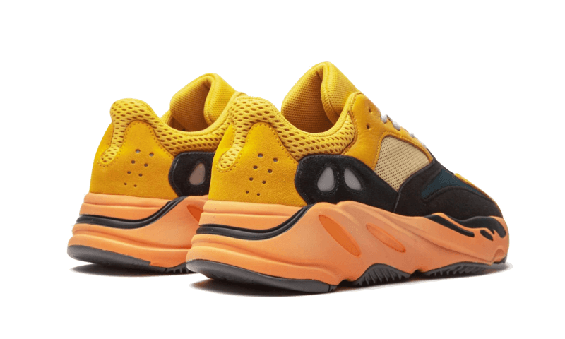 Overkicks - Yeezy Boost 700 Sun (GZ6984) - par completo