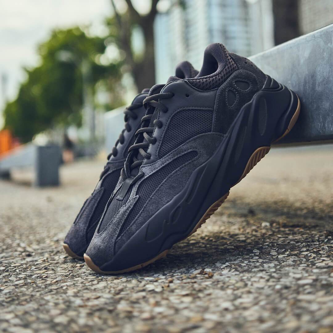 Overkicks - Yeezy Boost 700 Utility Black (FV5304) - detalle lateral interior