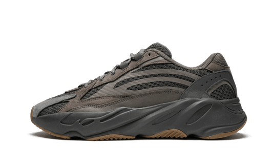 Overkicks - Yeezy Boost 700 V2 Geode (EG6860) - vista lateral