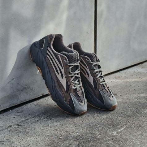 Overkicks - Yeezy Boost 700 V2 Geode (EG6860) - vista superior