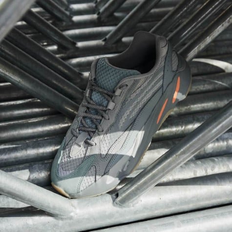 Overkicks - Yeezy Boost 700 V2 Inertia (FW2549) - detalle lateral interior