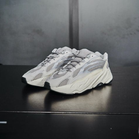 Overkicks - Yeezy Boost 700 V2 Static (EF2829) - detalle talon