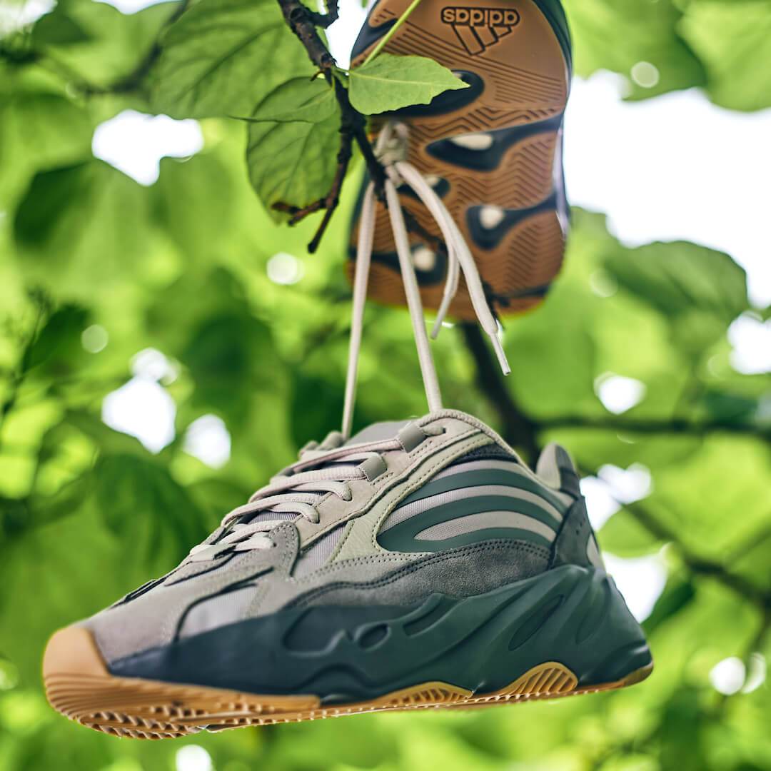 Overkicks - Yeezy Boost 700 V2 Tephra (FU7914) - detalle lateral interior