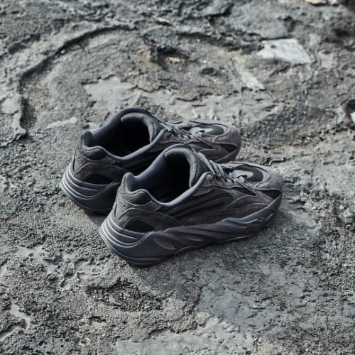 Overkicks - Yeezy Boost 700 V2 Vanta (FU6684) - vista superior