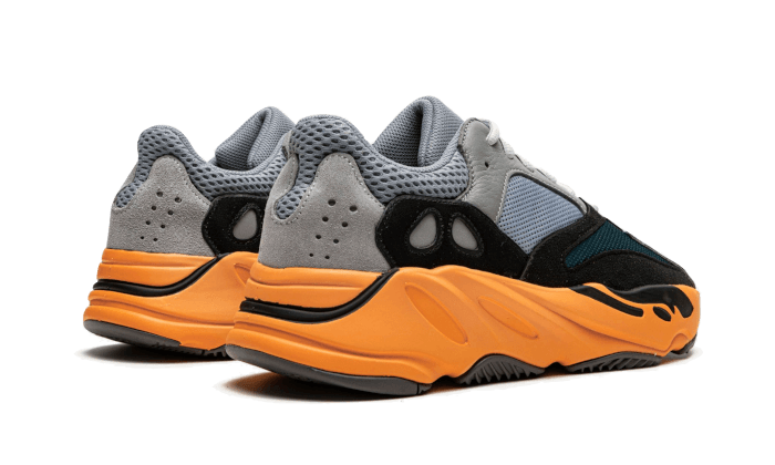Overkicks - Yeezy Boost 700 Wash Orange (GW0296) - par completo
