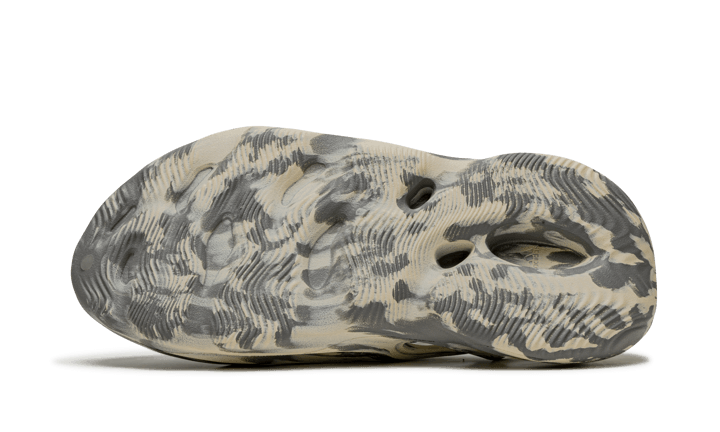 Overkicks - Yeezy Foam RNNR MXT Moon Gray (GV7904) - detalle suela