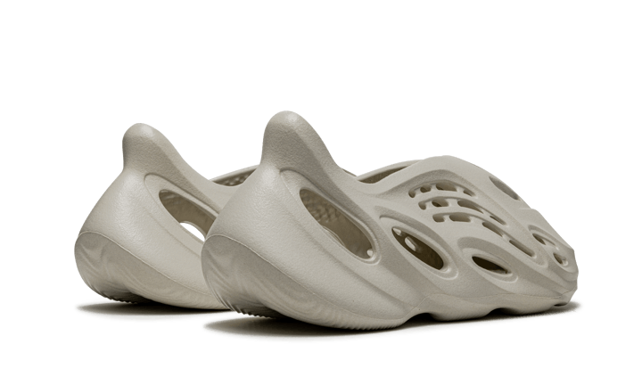 Overkicks - Yeezy Foam RNNR Sand (FY4567) - par completo