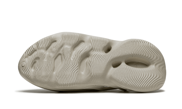 Overkicks - Yeezy Foam RNNR Sand (FY4567) - detalle suela