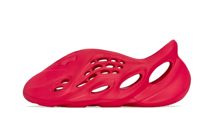 Overkicks - Yeezy Foam RNNR Vermillion (GW3355) - vista lateral