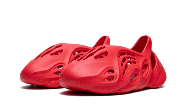 Overkicks - Yeezy Foam RNNR Vermillion (GW3355) - vista trasera