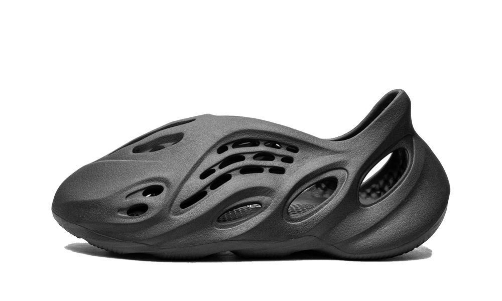Overkicks - Yeezy Foam RNR Onyx (HP8739) - vista lateral