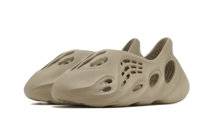 Overkicks - Yeezy Foam RNR Stone Salt (GV6840) - vista trasera