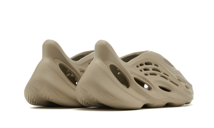 Overkicks - Yeezy Foam RNR Stone Salt (GV6840) - par completo