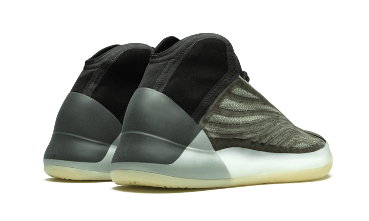 Overkicks - Yeezy QNTM Barium (H68771) - par completo