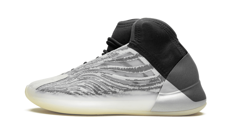 Overkicks - Yeezy QNTM (Lifestyle Model) (Q46473) - vista lateral