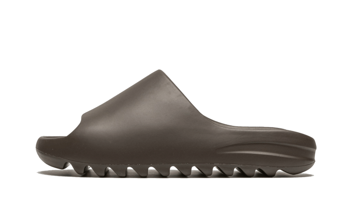Overkicks - Yeezy Slide Soot (GX6141) - vista lateral