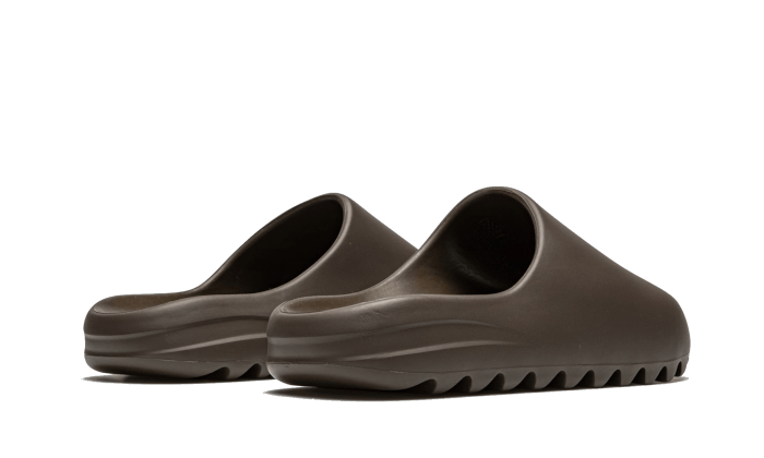 Overkicks - Yeezy Slide Soot (GX6141) - par completo