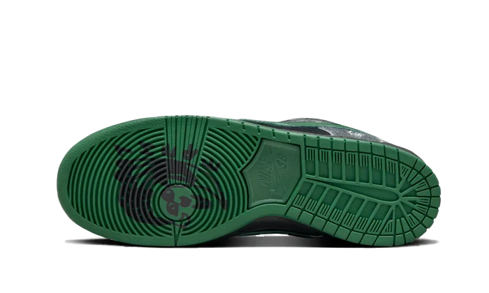 SB Dunk Low There Skateboards