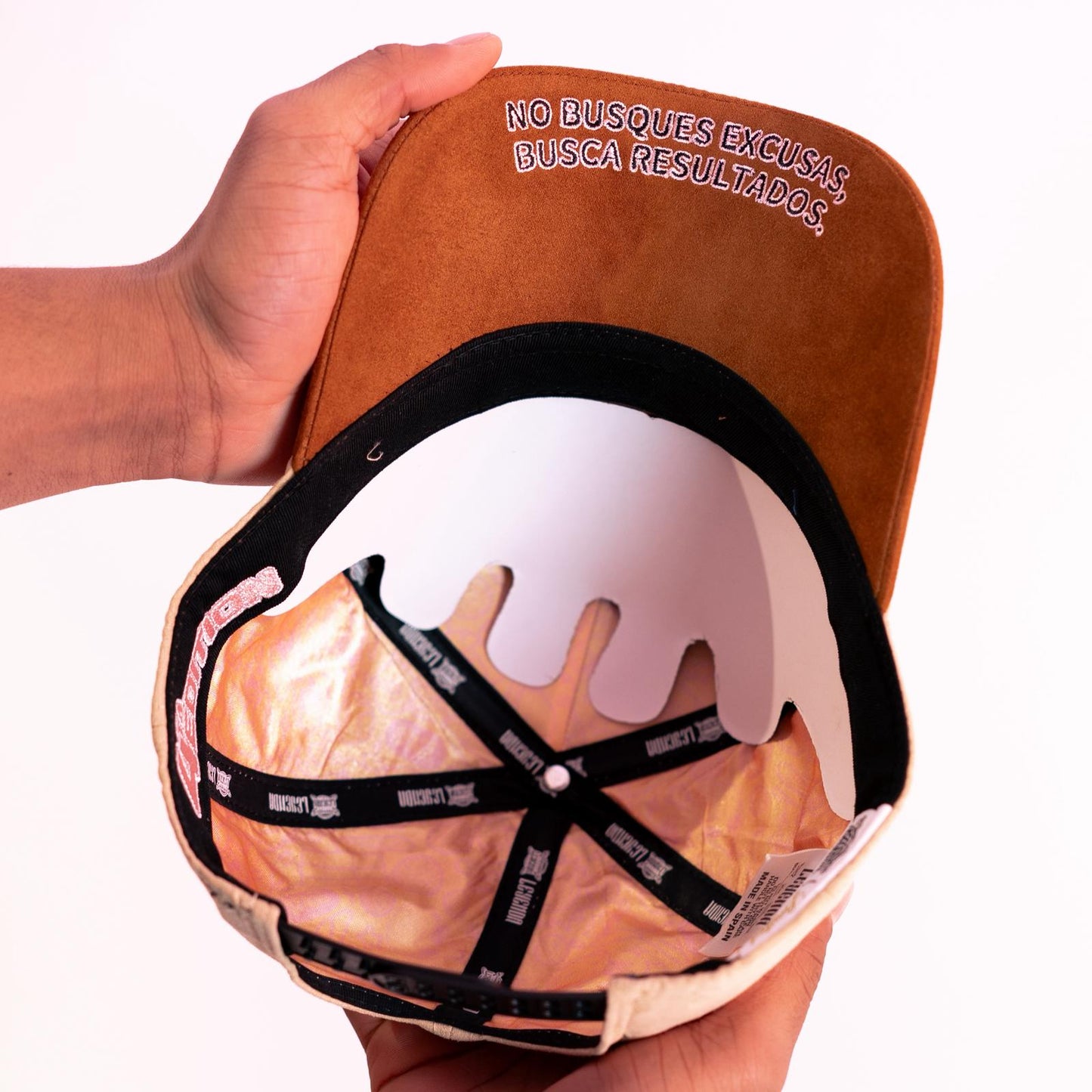 LEYENDA SNAPBACK.4 brown pink