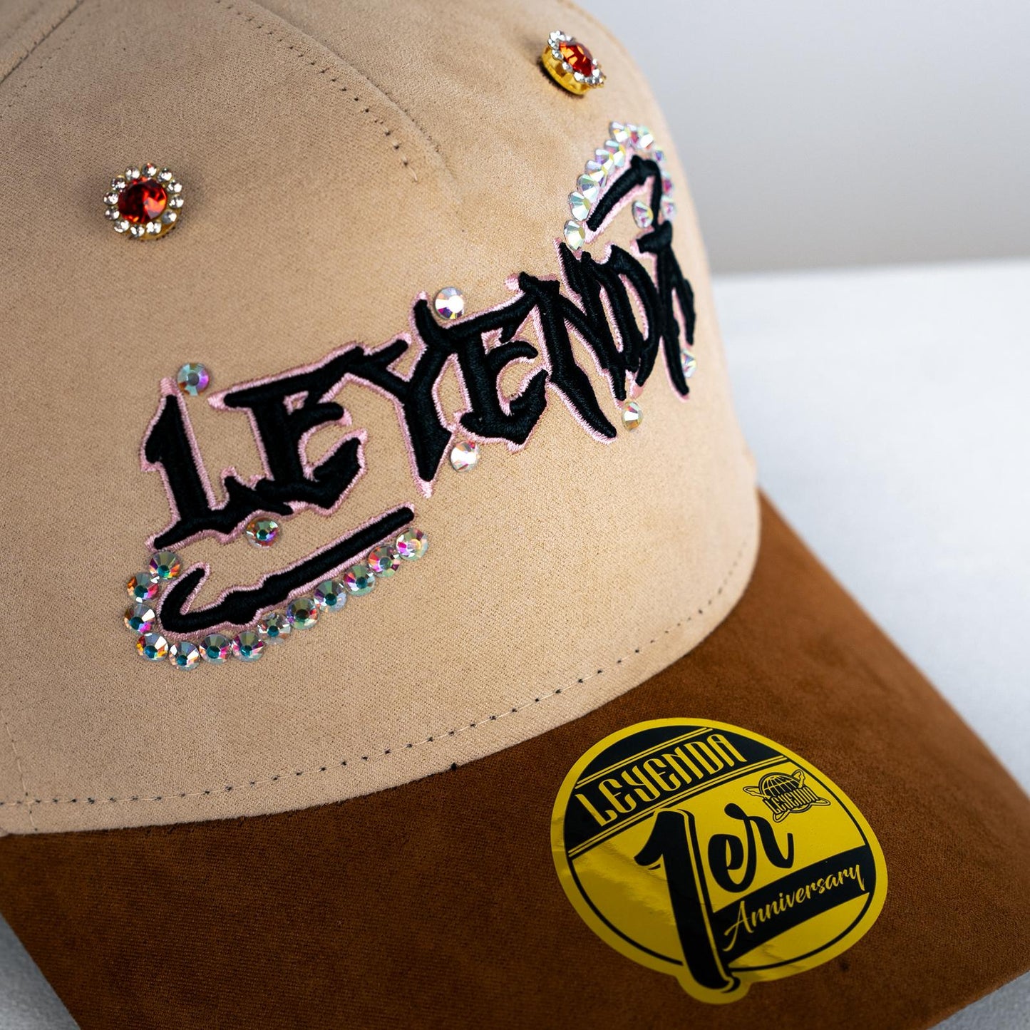 LEYENDA SNAPBACK.4 brown pink